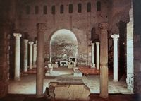 Basílica semi-subterránea de los santos Nereo y Aquileo en las Catacumbas de Domitila, Roma Basílica semi-subterránea de los santos Nereo y Aquileo en las Catacumbas de Domitila, Roma